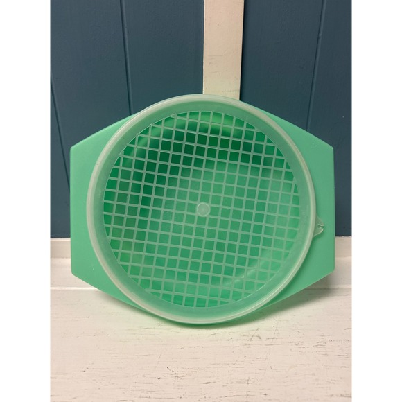 Vintage Tupperware Veggie Keeper Produce Storage Container Green Round Grid - Picture 5 of 5